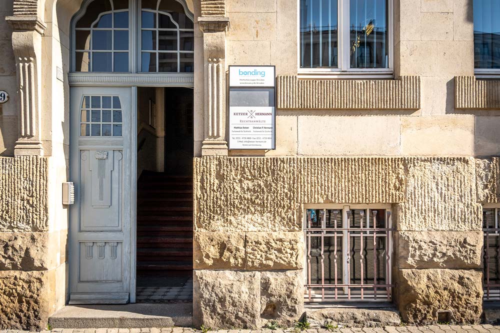 Eingang der Anwalts-Kanzlei für Strafrecht: Ketzer & Hermann in Dresden